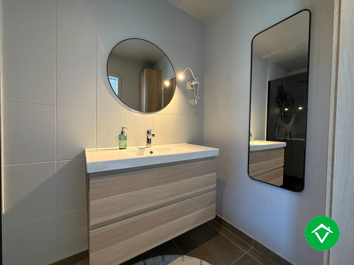 Centraal gelegen woning met 3 slaapkamers en aangename tuin te Roeselare! 