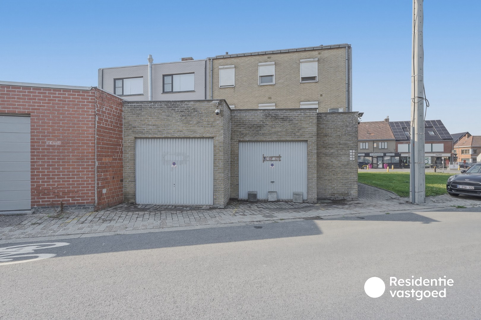 Opbrengsteigendom met handelszaak op goede ligging in Zedelgem 