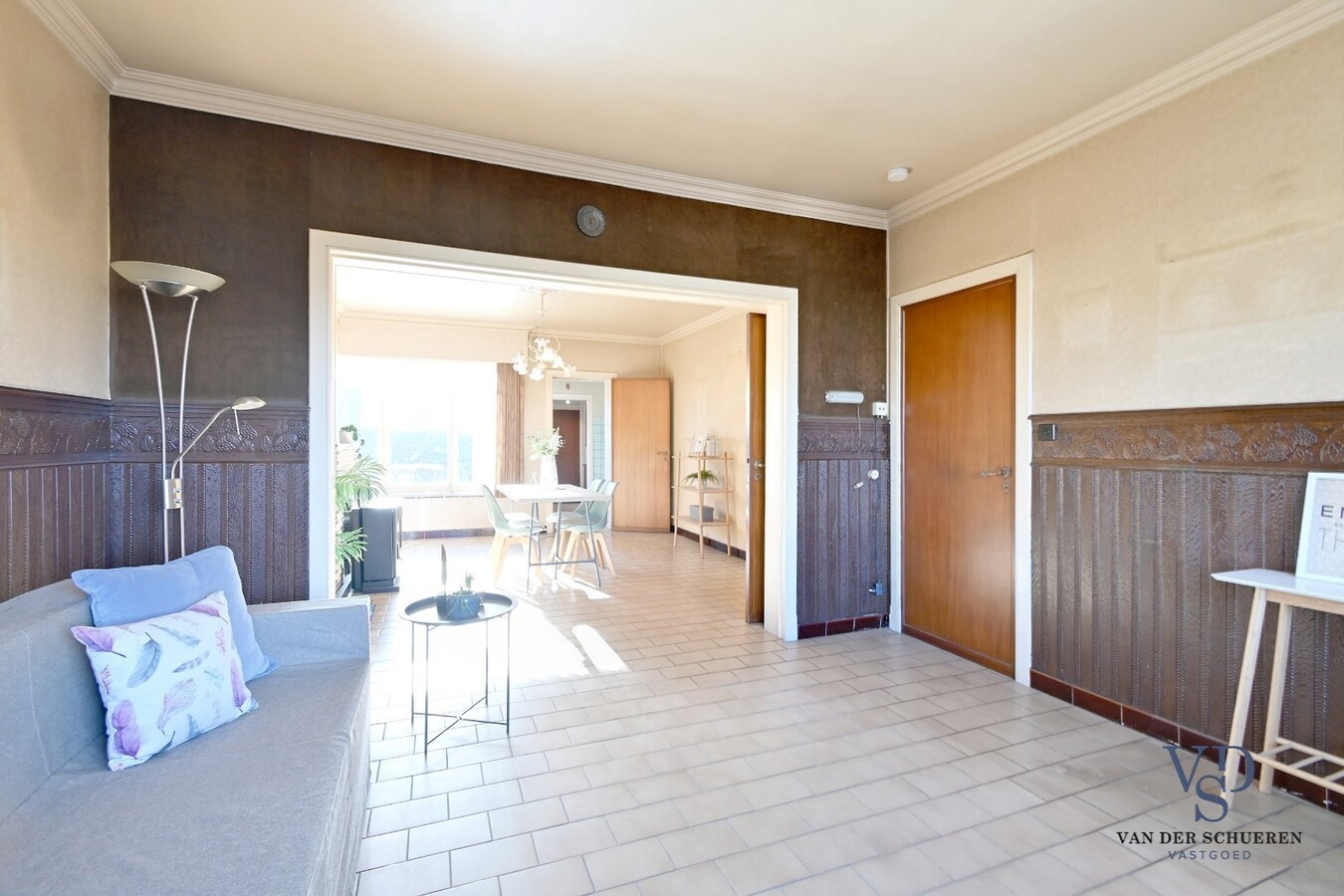 Degelijke, ruime woning (op te frissen). 