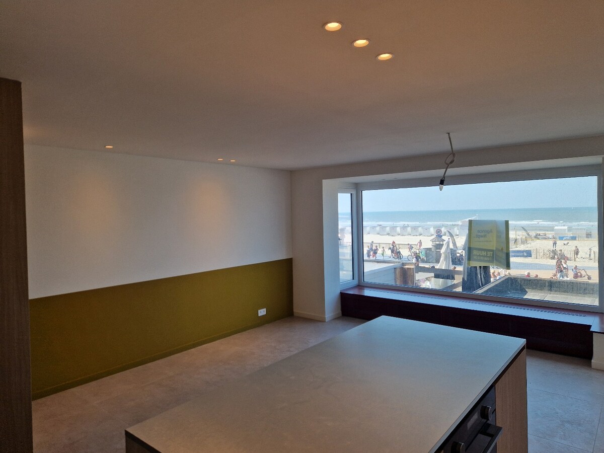 Renovated apartment for rent on the Zeedijk in Nieuwpoort. 