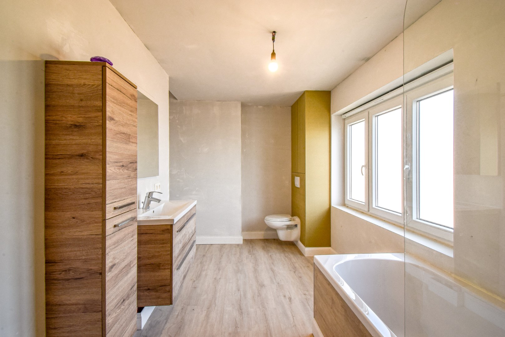 Instapklare gerenoveerde rijwoning in het centrum van Gistel 