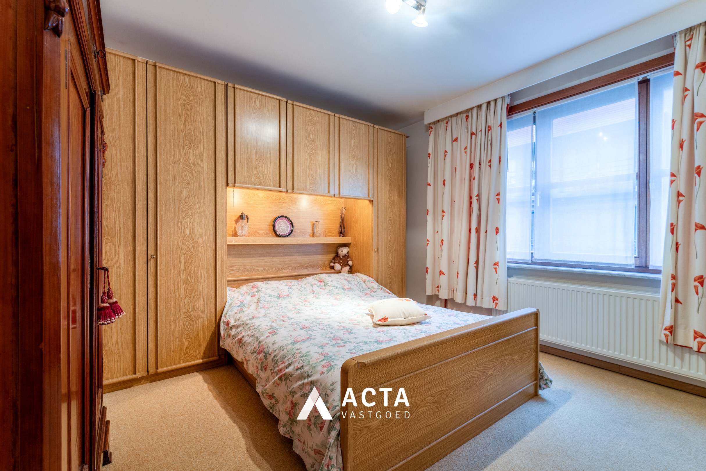 Ruim hoekappartement met twee slaapkamers in Mariakerke 