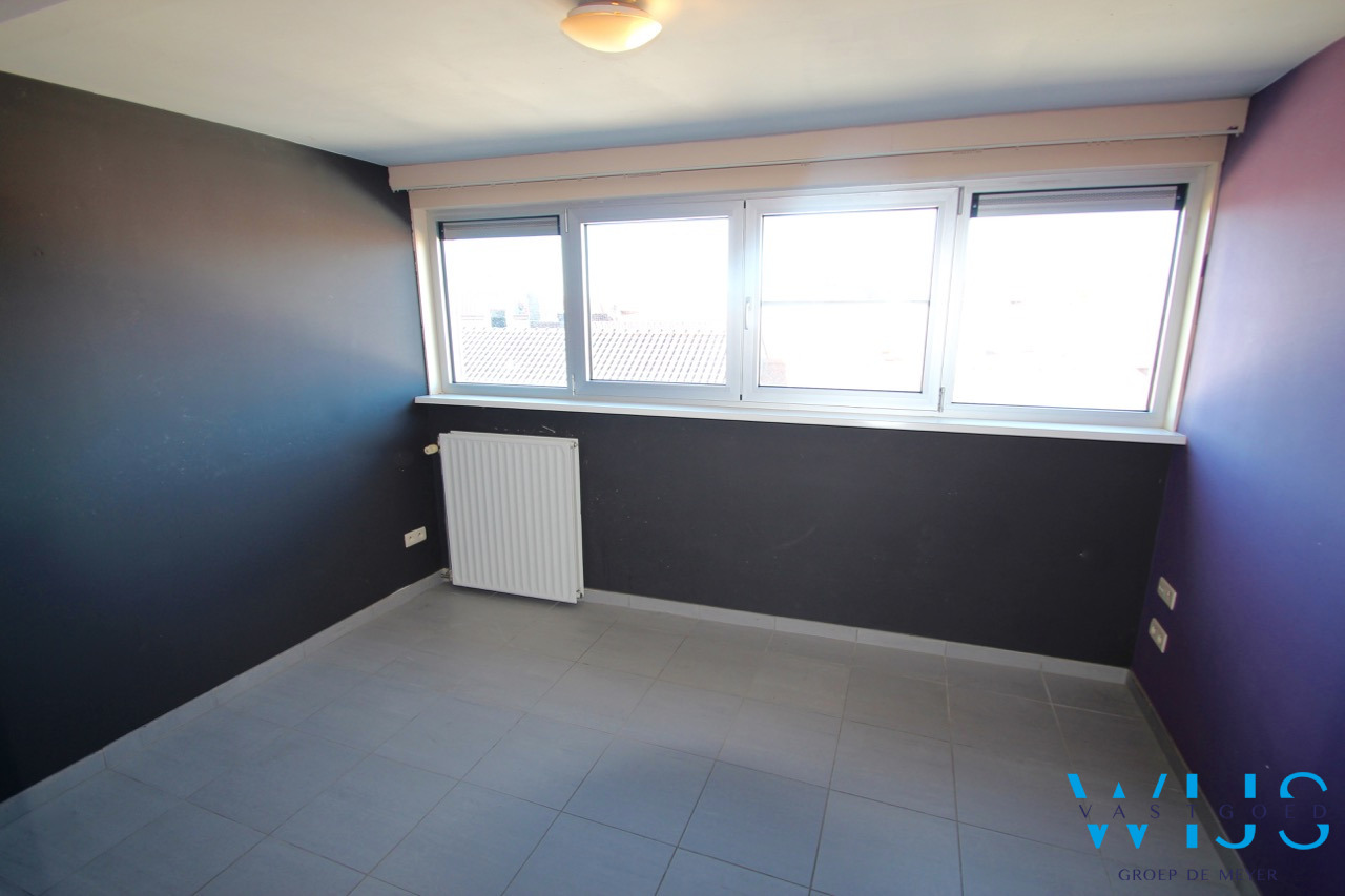 Zeer ruim lichtrijk appartement met 4 slaapkamers ! 