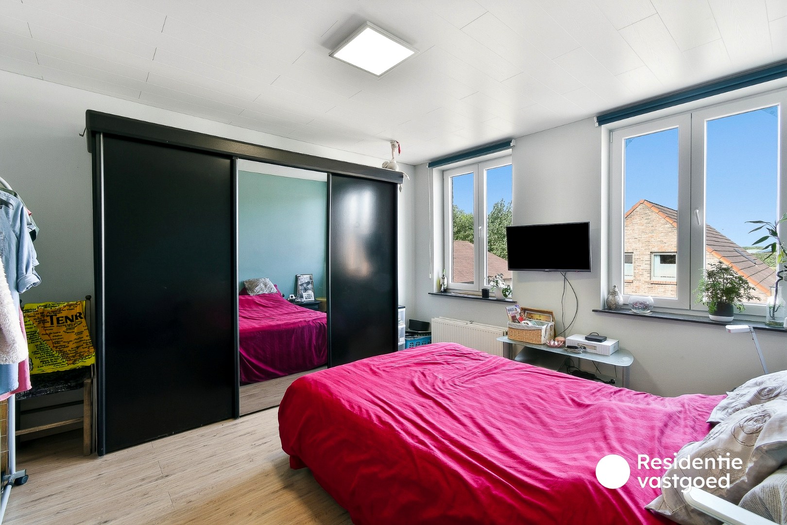 Ruime en instapklare villa met 4 slaapkamers, garage, tuin en 2 terrassen 