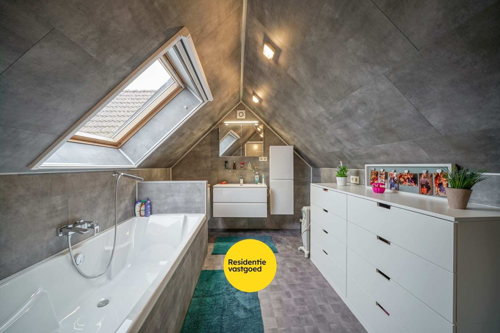 Alleenstaande woning op ruim perceel met vernieuwd woongedeelte en loods (80 m²) 