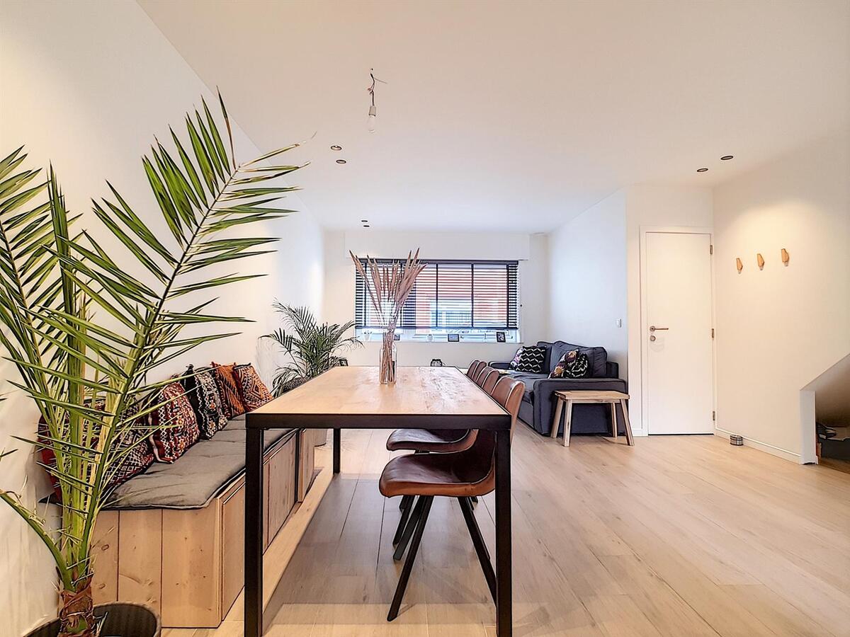 Ruim, knap gerenoveerd 1-slaapkamerappartement  met terras  - Heist 