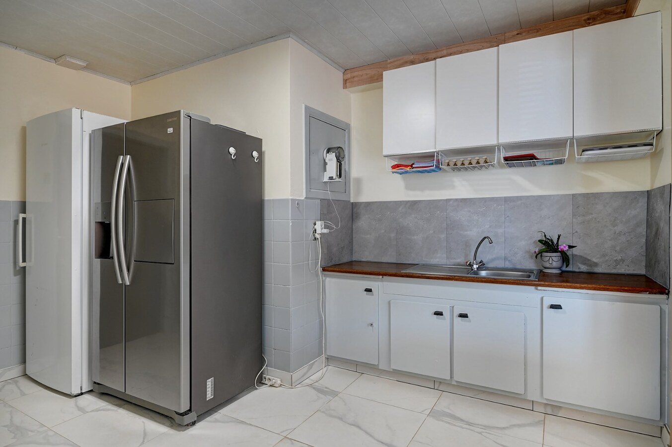 Zeer rustig gelegen gelijkvloerse woning met drie slaapkamers 