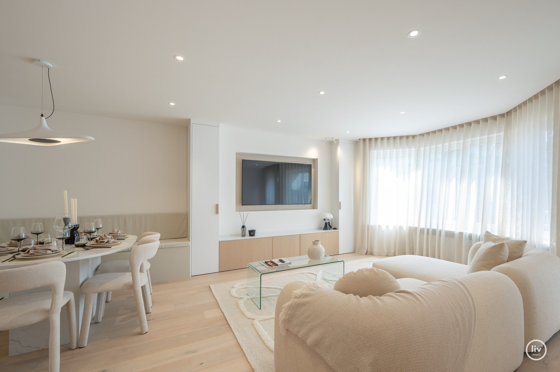 Volledig gerenoveerd en stijlvol appartement in het hart van Knokke in de  Lippenslaan. 