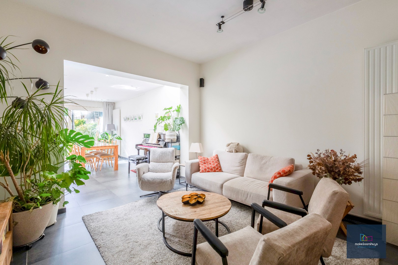 VERKOCHT ! Instapklare energiezuinige handelswoning met tuin en garage 