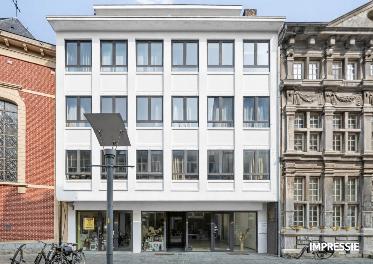 Ruim appartement gelegen op de 1ste verdieping in het centrum van Maaseik! 