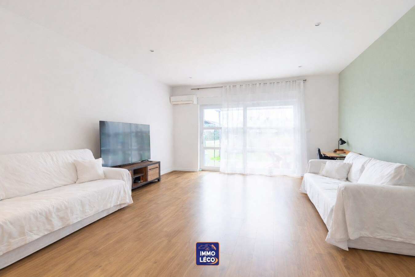 Maison rénovée avec jardin, dans une rue calme et appréciée. 