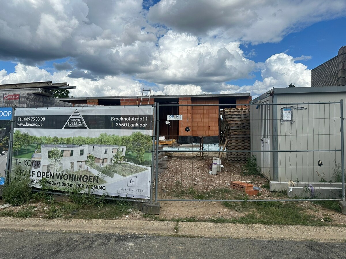 Schitterend gelegen nieuwbouw woning met 4 slaapkamers. Rustige ligging ! 