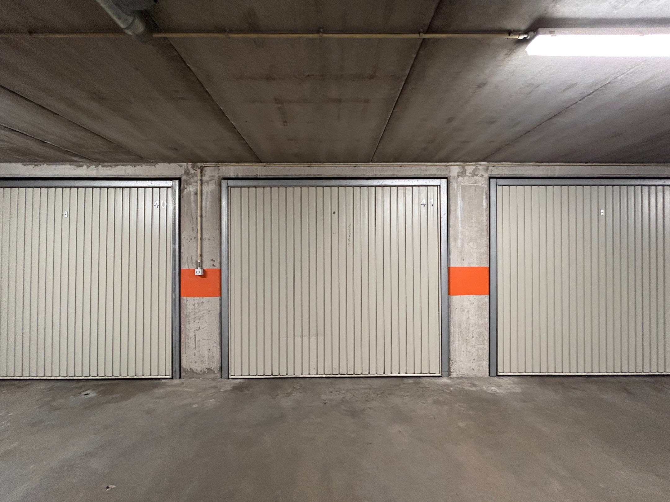 Ruime garagebox te huur gelegen in de Kustlaan te Knokke. 