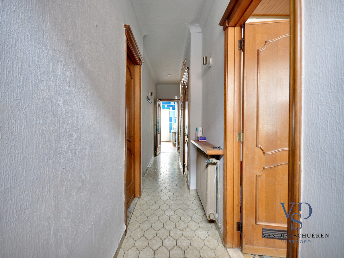 Op te frissen gezinswoning in hartje Gavere ! 