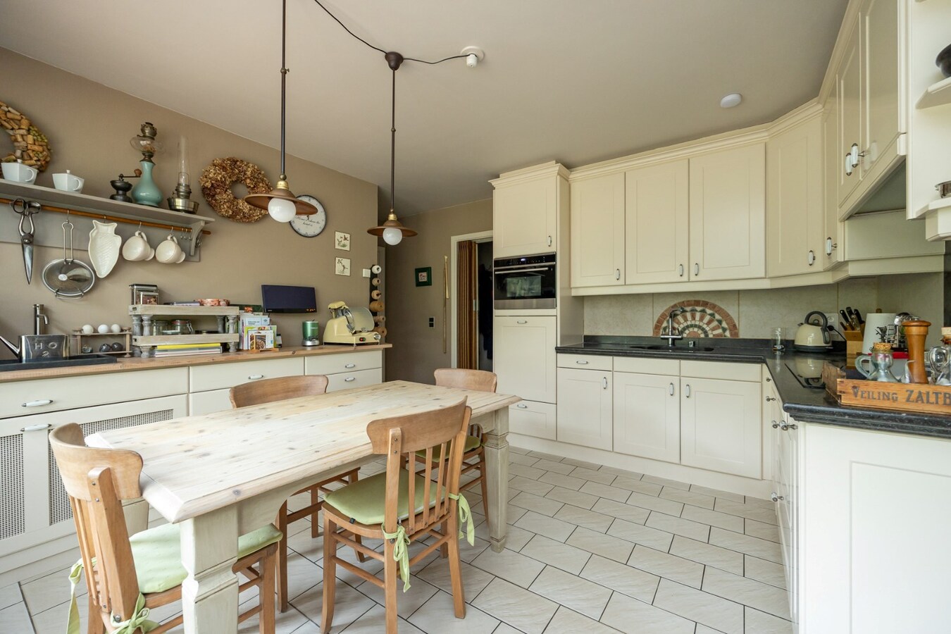 Rustig wonen in het groen –  gelijkvloerse woning op riant perceel van 2178 m² 