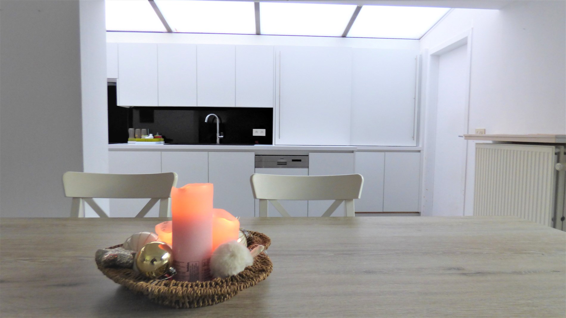 Up-to-date en bijzonder ruime gezinswoning met garage te Zwevegem 