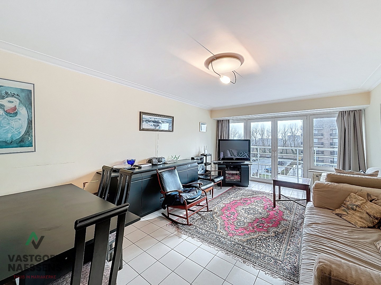 Prêt à emménager, appartement d'une chambre près de la digue. 