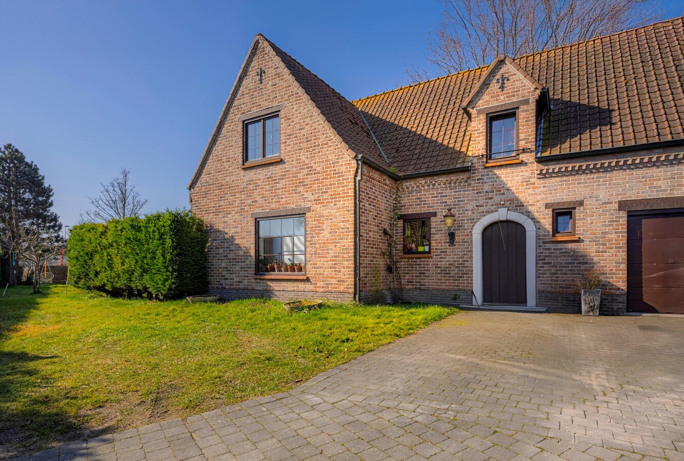 Ruime open bebouwing op perceel van 1.100m² te Dudzele 