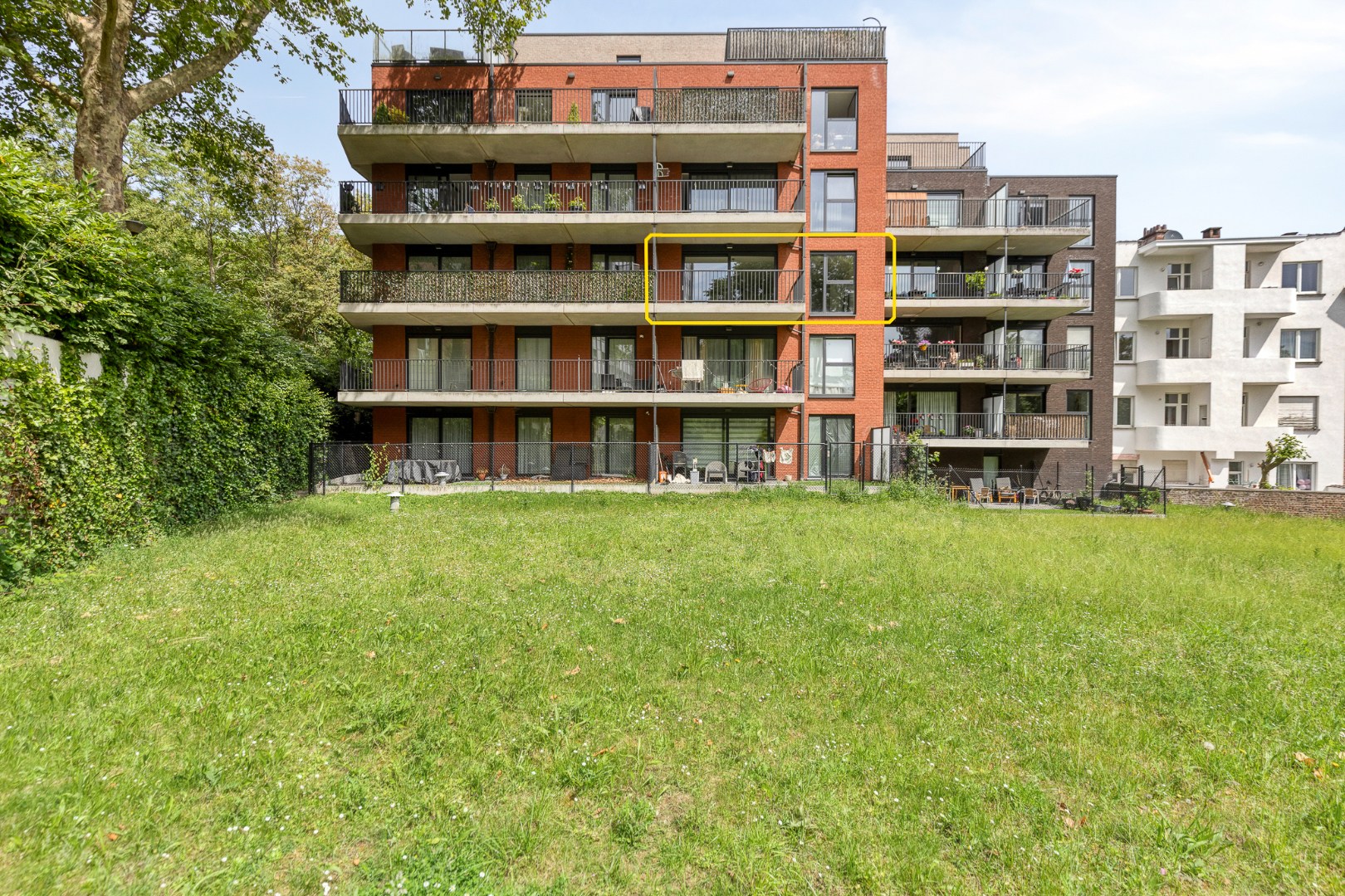Instapklaar 1-slpk appartement te Laken 