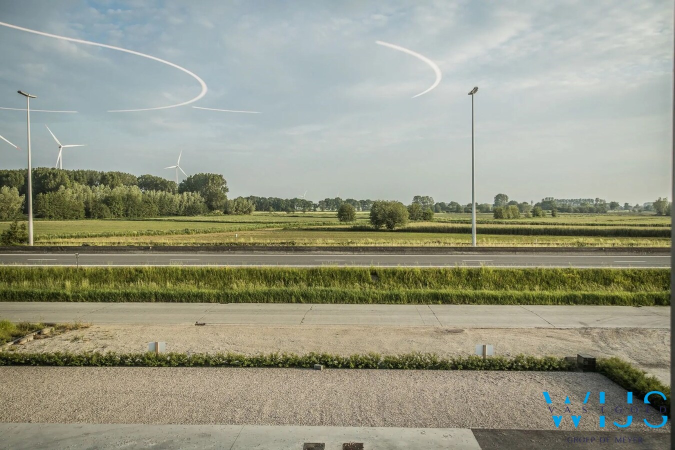 UNIEKE kantoorruimte (boven KLAAR) te Assenede ! 