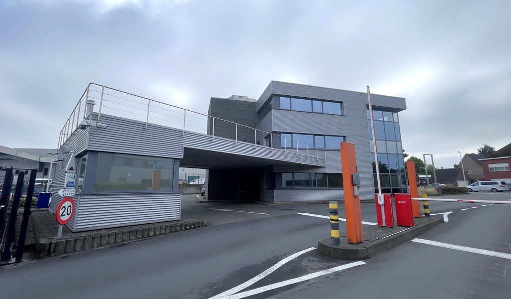 Ingedeelde kantoorruimte te huur in Aartselaar