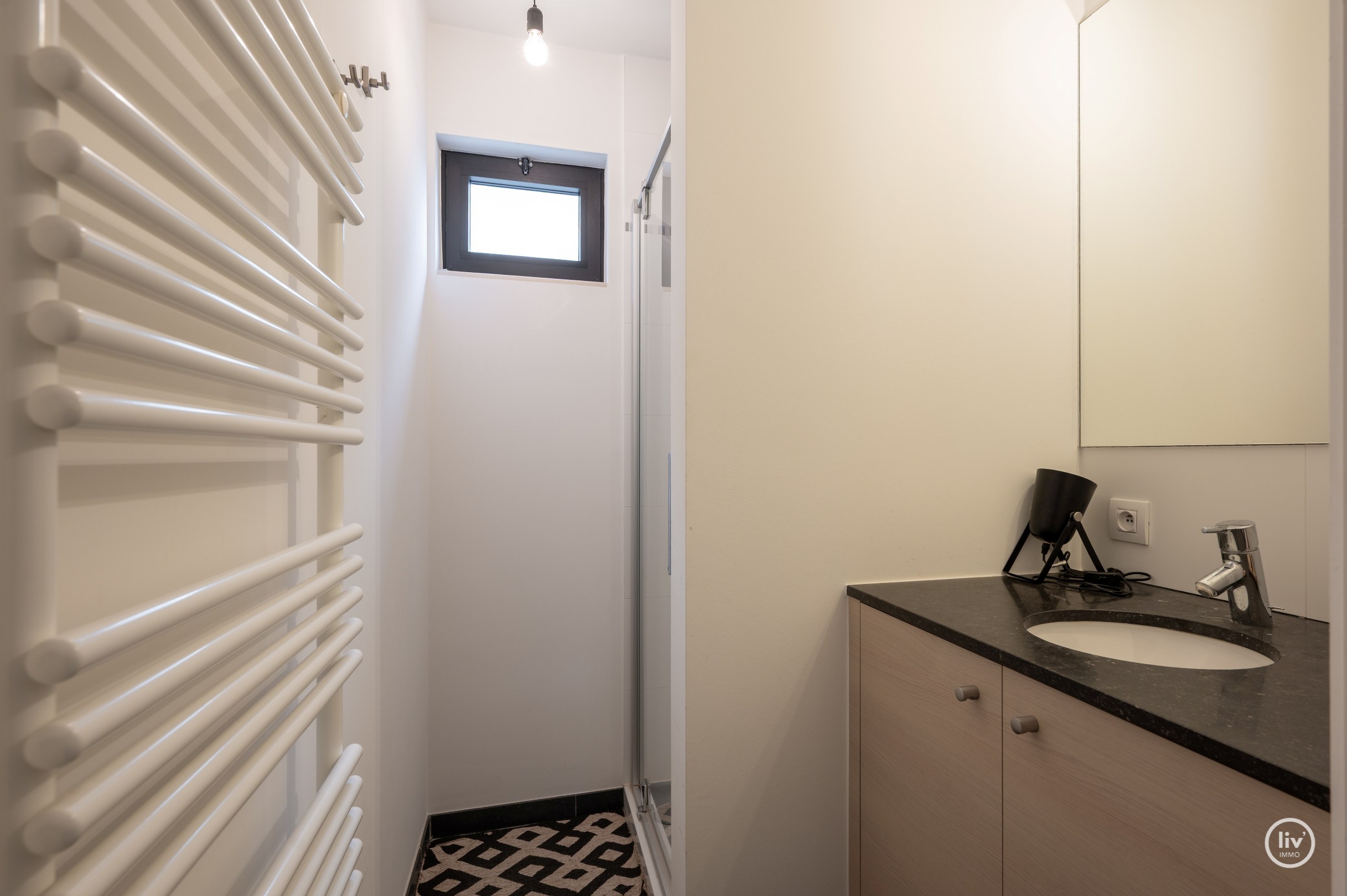 Prachtig HOEKappartement met open zichten en 3 slaapkamers gelegen op de Kustlaan te Knokke. 