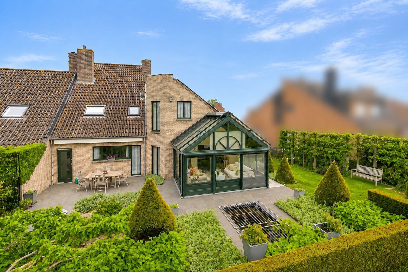 Ruime gezinswoning met 4 slaapkamers en open zicht op topligging in Oudenburg 