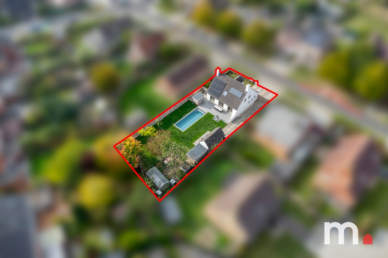Unieke Villa te Roeselare met Zwembad en 5 slaapkamers op 987m² ! 
