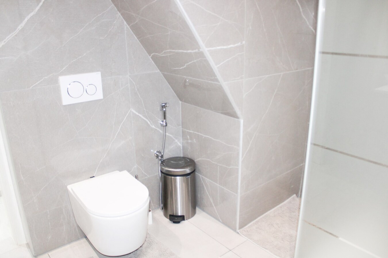 Instapklare woning in het hart van Sint-Niklaas met 5 slaapkamers en inpandige garage 