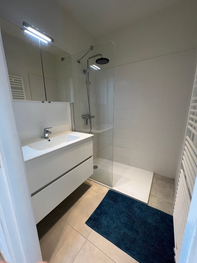 Uniek appartement (2 SUPER terrassen) op de Gaverse Markt !   LOFT-gevoel (hoogte : 3 m). 