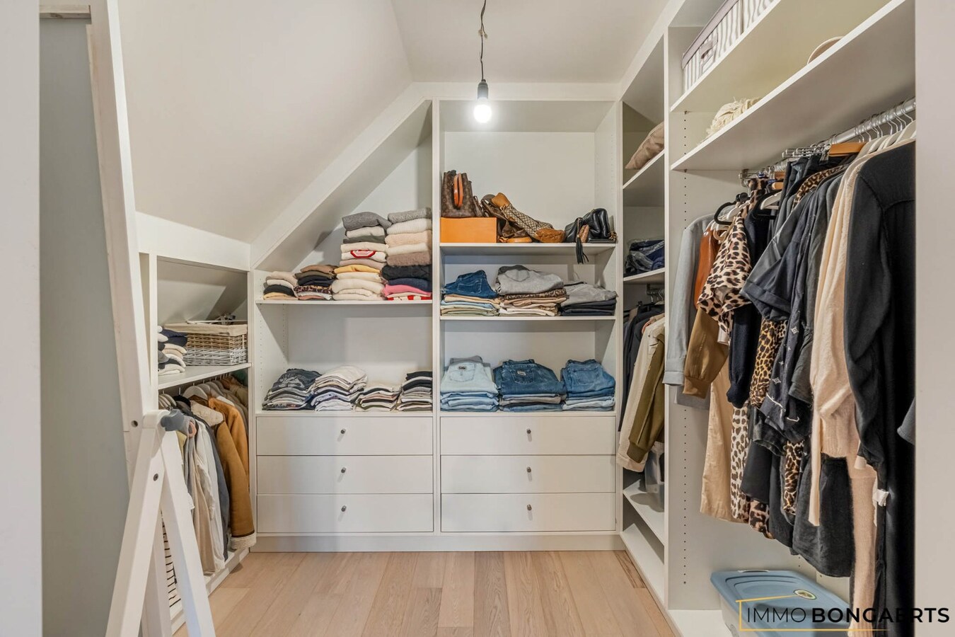 Prachtig afgewerkte woning met praktijkruimte 