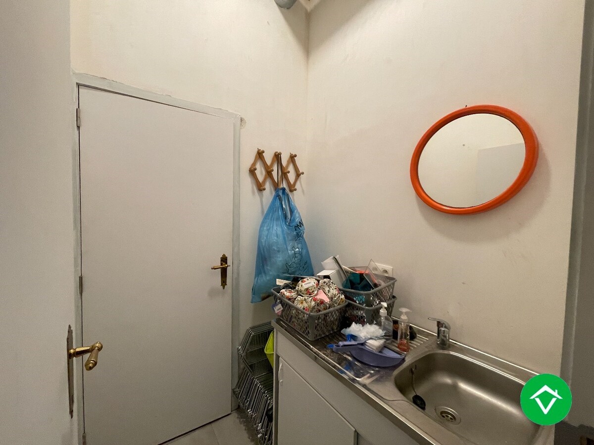 Centraal gelegen handelspand (129m²) in het centrum van Roeselare 