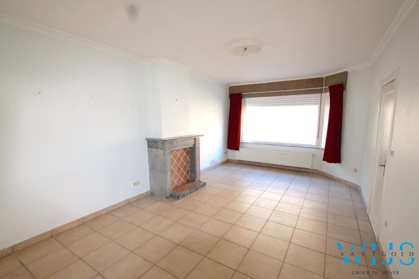 Zeer centraal gelegen en ruime woning met garage te Ertvelde ! 