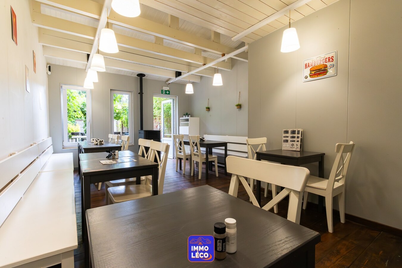 Parts de société avec immeuble commercial (terrasse et jardin),  "Food &amp; Co" en plein centre-ville ! 