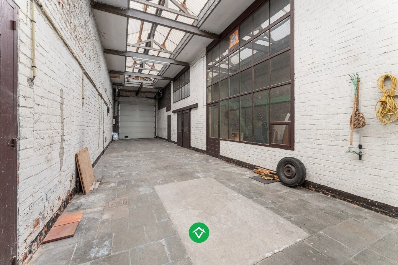 Ruime woning met 7 slaapkamers en loods (320m²) in centrum Roeselare 