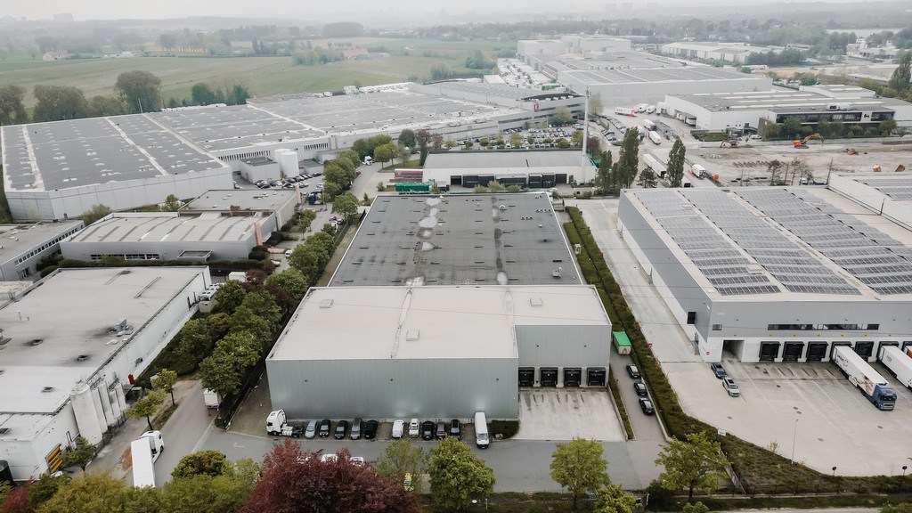 Logistiek bedrijfspand te huur in industriezone Z4 in Asse