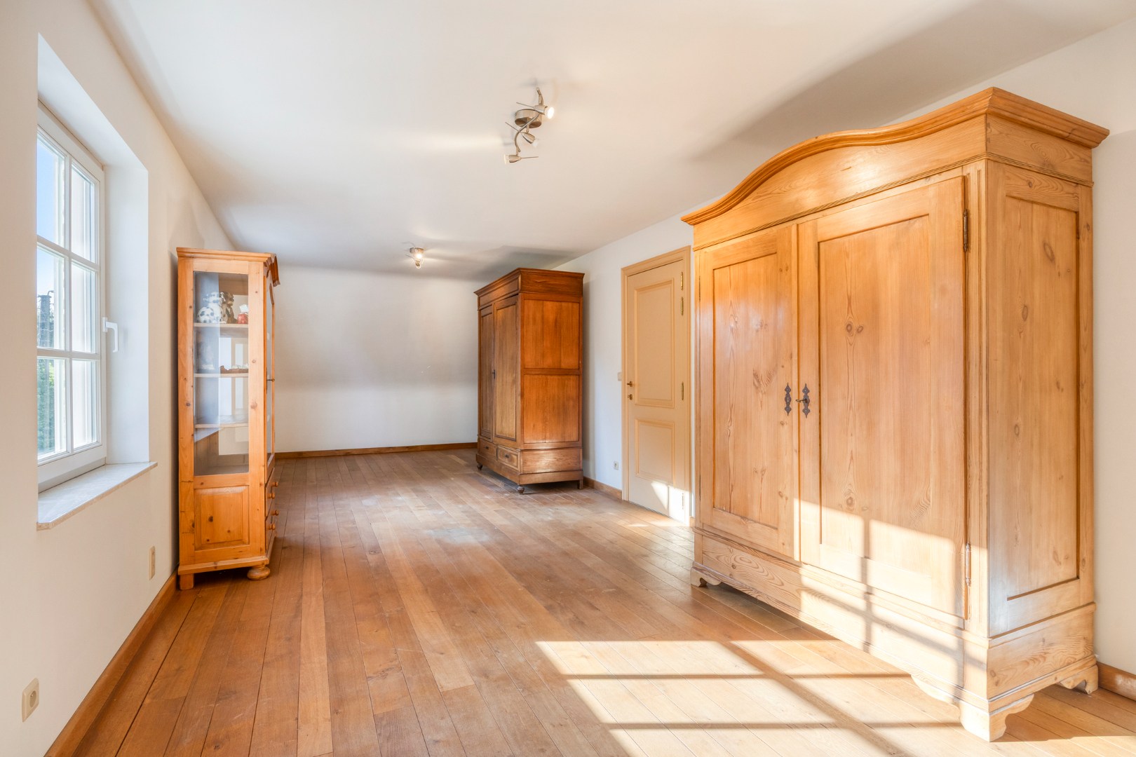 Villa met bureau,  5 slaapkamers, 2 badkamers en ruime tuin in Bierbeek! - EPC 172 kWh/m² - bewoonbare opp. 242 m² 