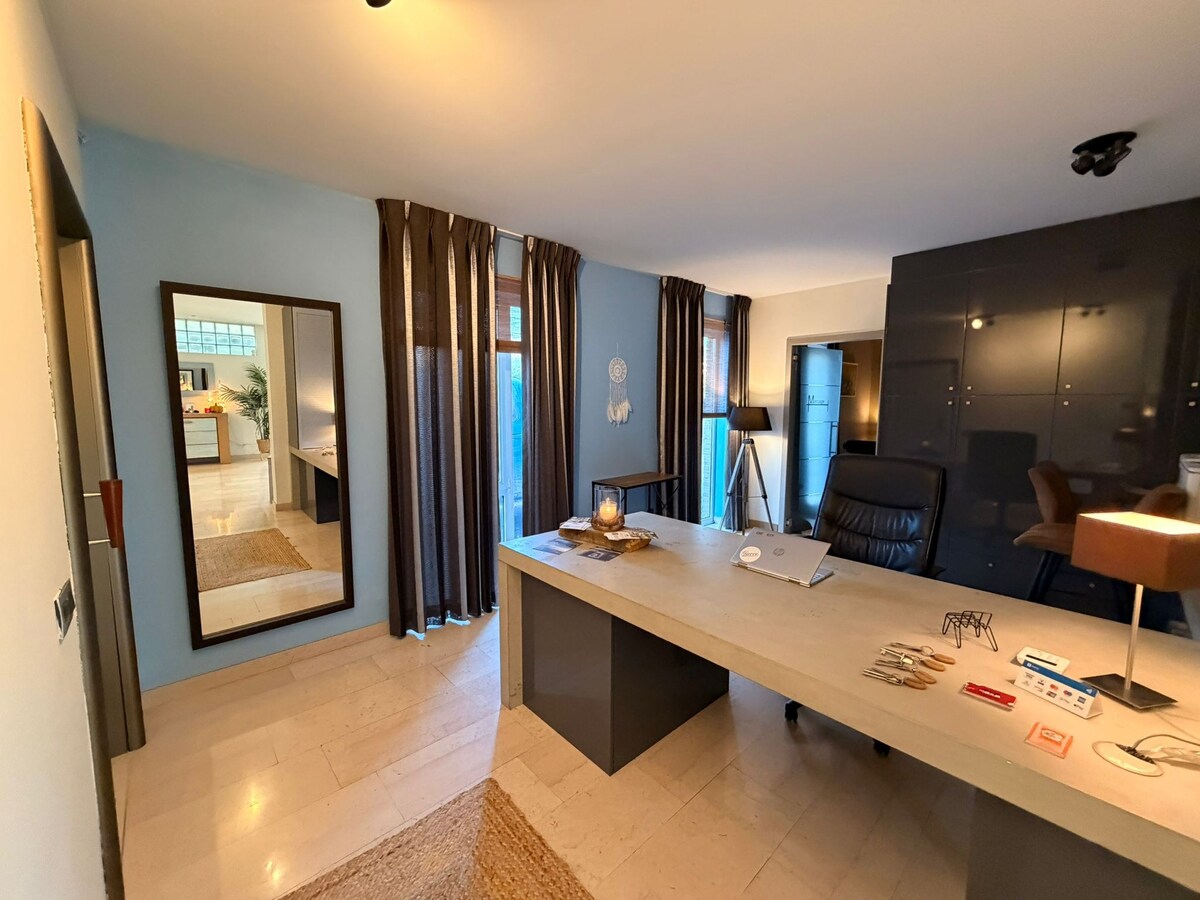 Instapklaar landhuis met bewezen B&amp;B, wellness, dierenfaciliteiten en uitzonderlijk privacy wonen en ondernemen in Maasmechelen. 