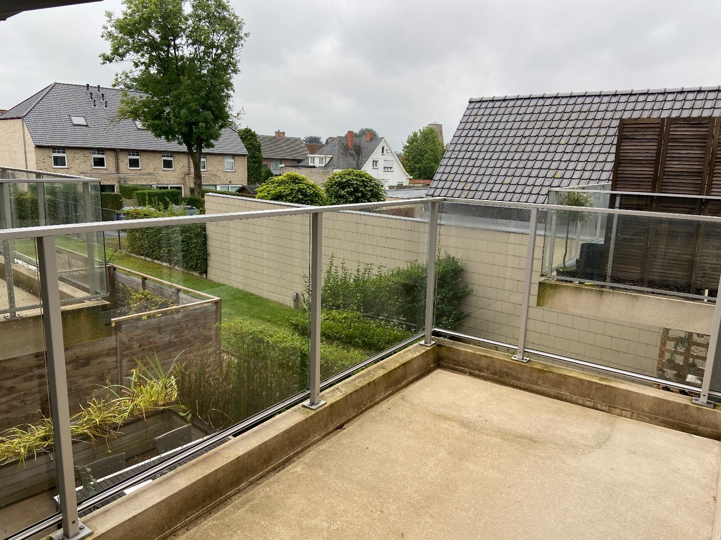 Recent energiezuinig appartement op de 1ste verdieping met 2 slaapkamers, terras en autostaanplaats 