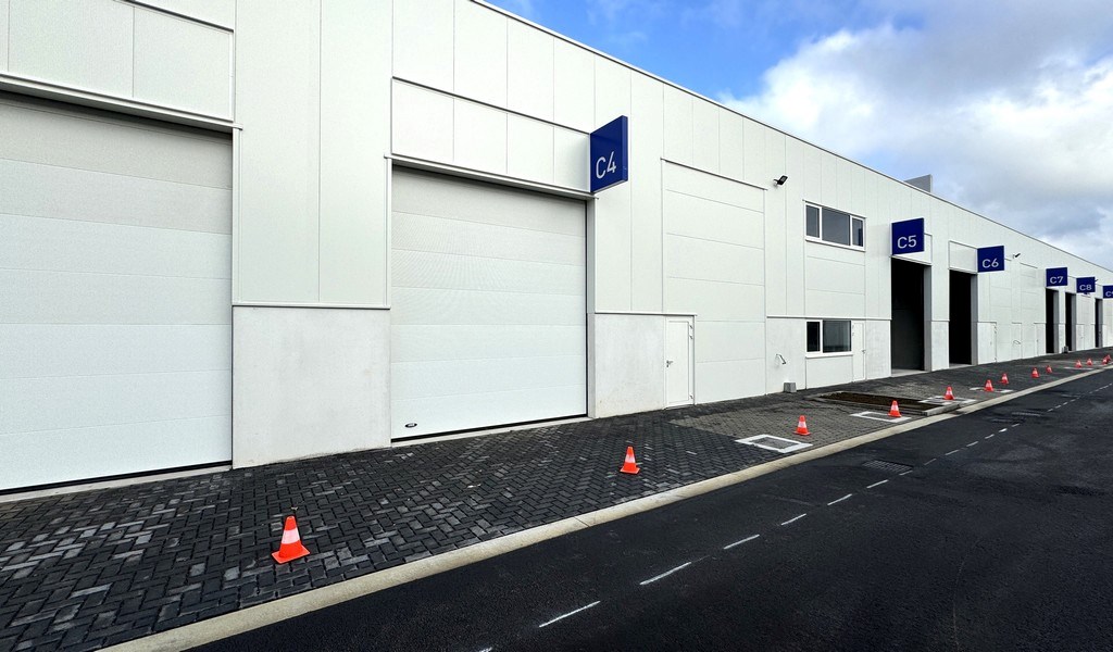 Nieuwbouw magazijn te koop in Evergem