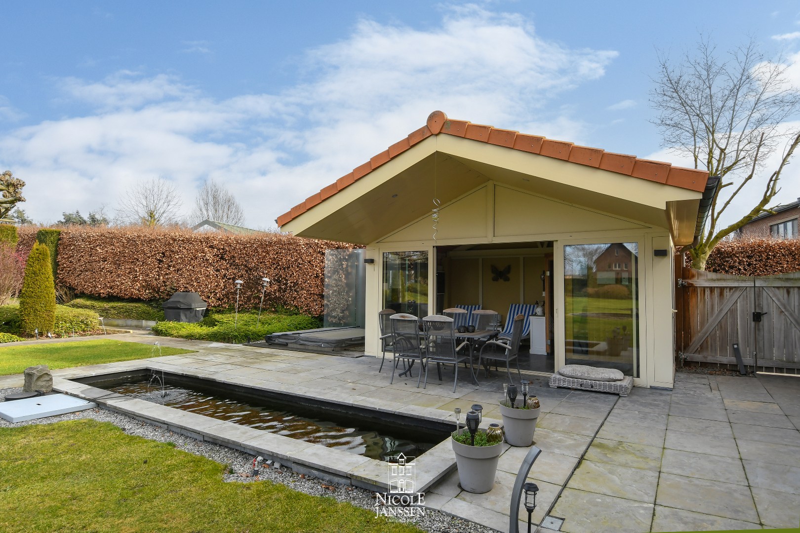 Gezellig bijgebouw uit aluminium 