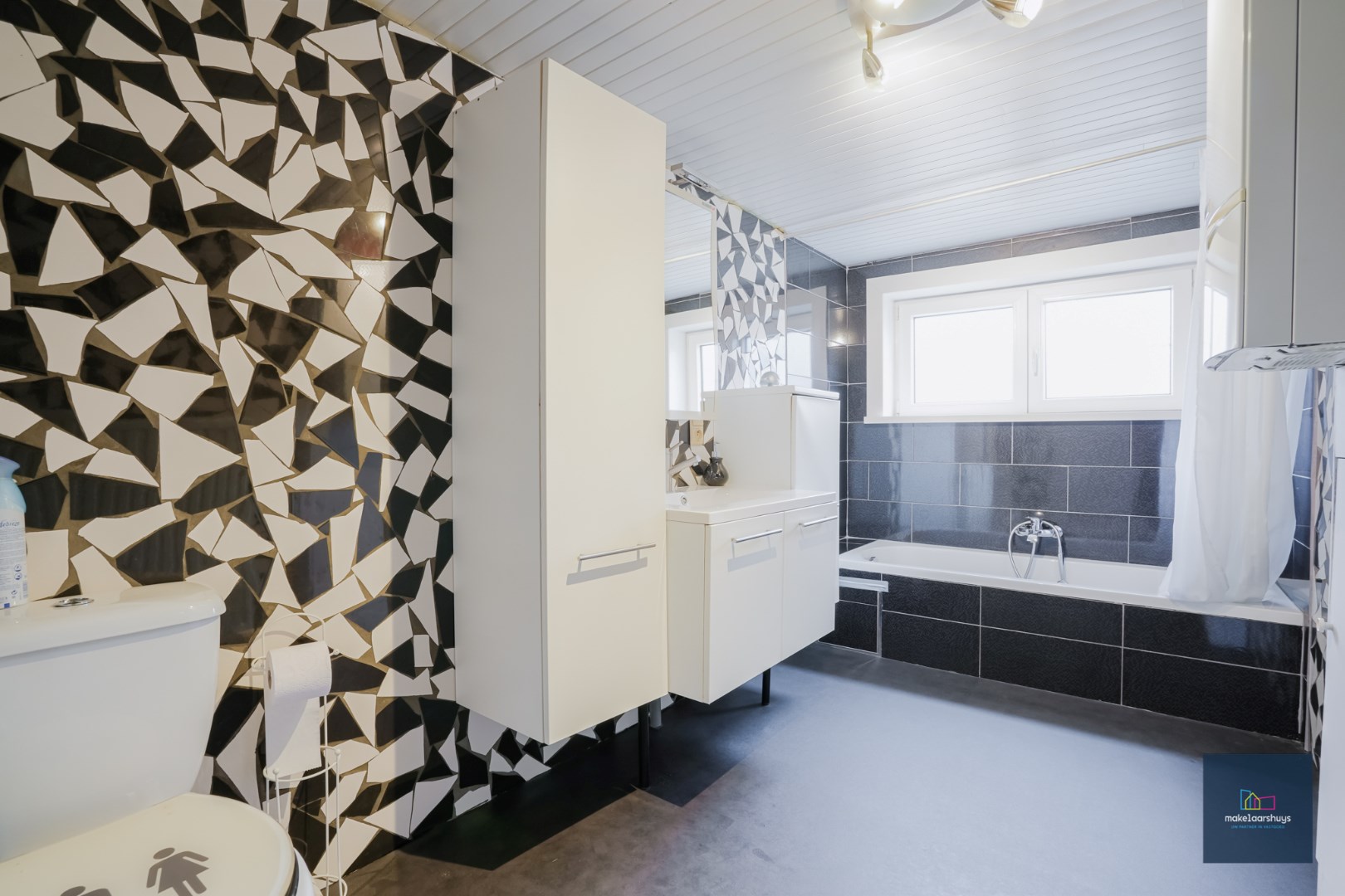 Goedgelegen woning met 2 slpk te Ledeberg. 