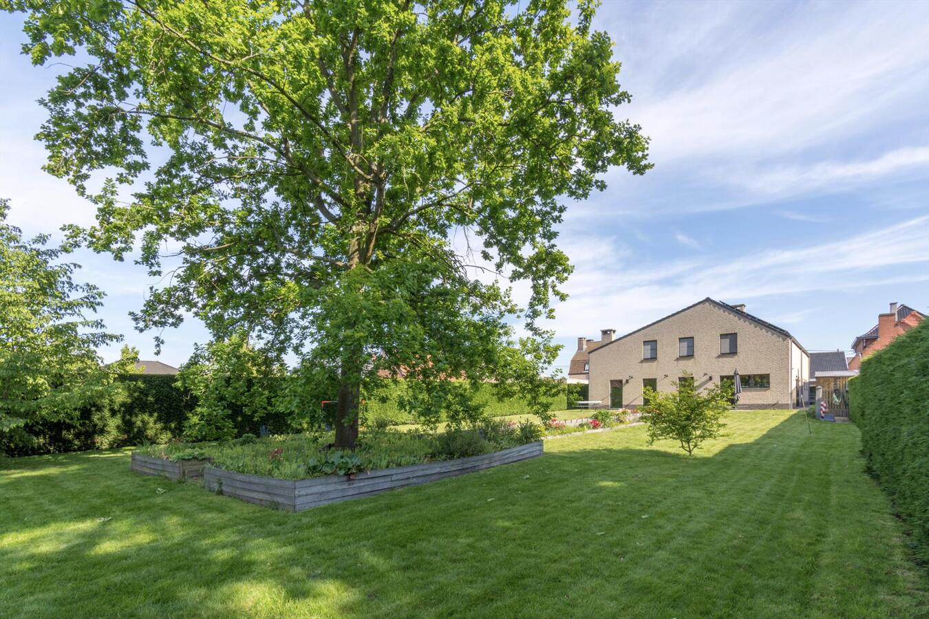 Instapklare villa met prachtige tuin te Destelbergen 