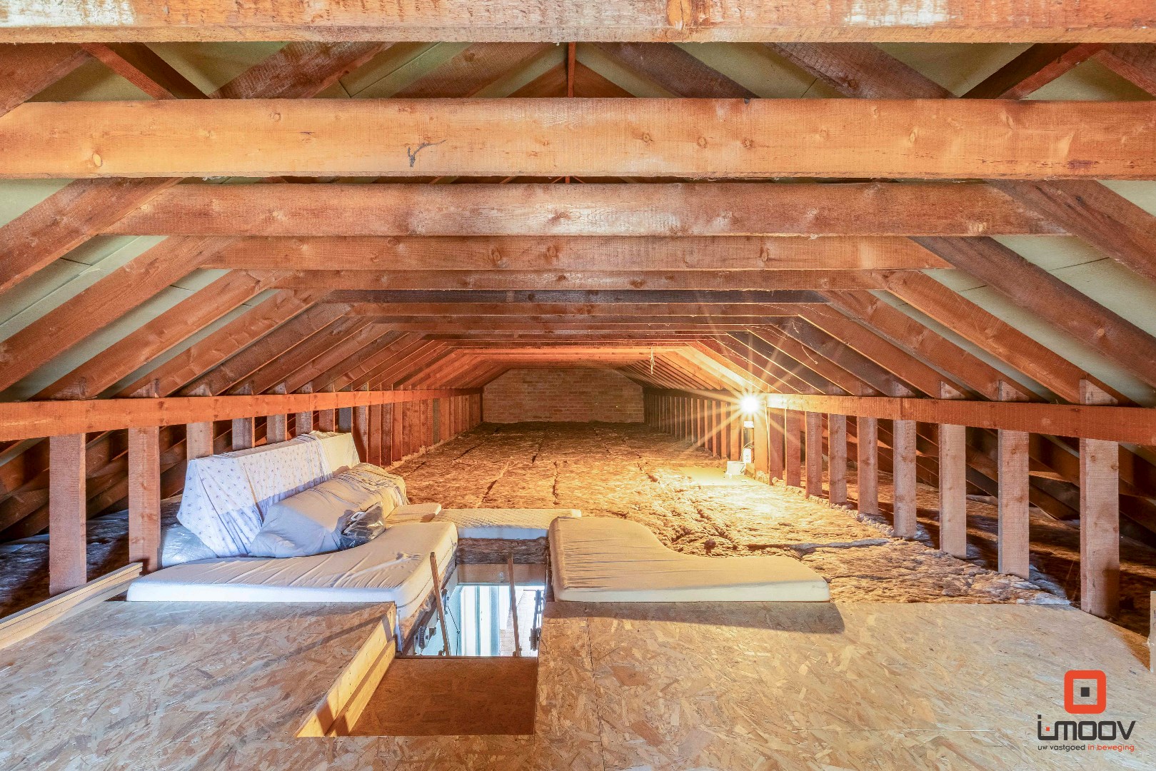 Open bebouwing met 3 slaapkamers en grote tuin in residentiële, groene woonwijk 