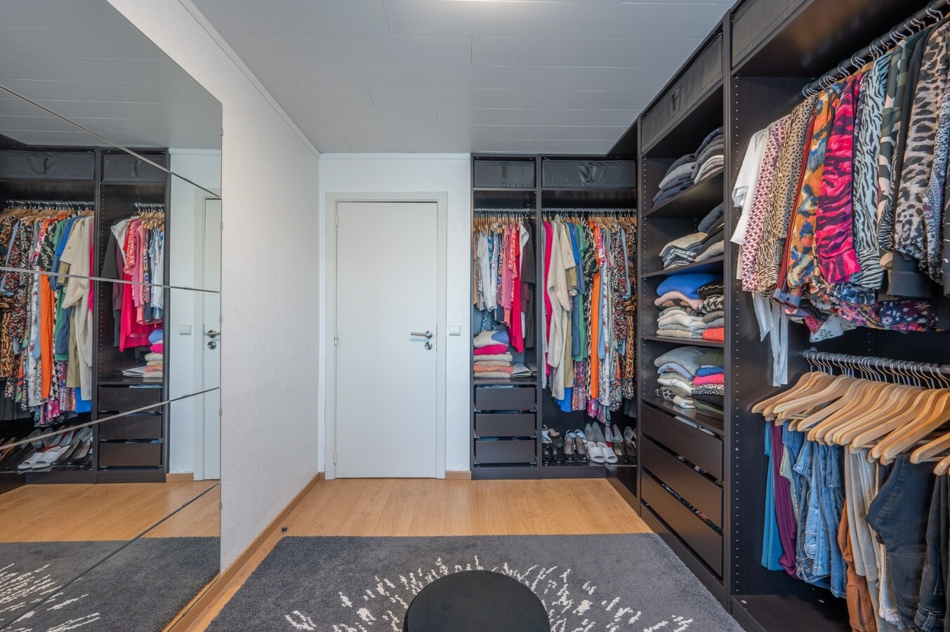 Rustig gelegen halfopen bebouwing met tuin en twee garages te Heist 