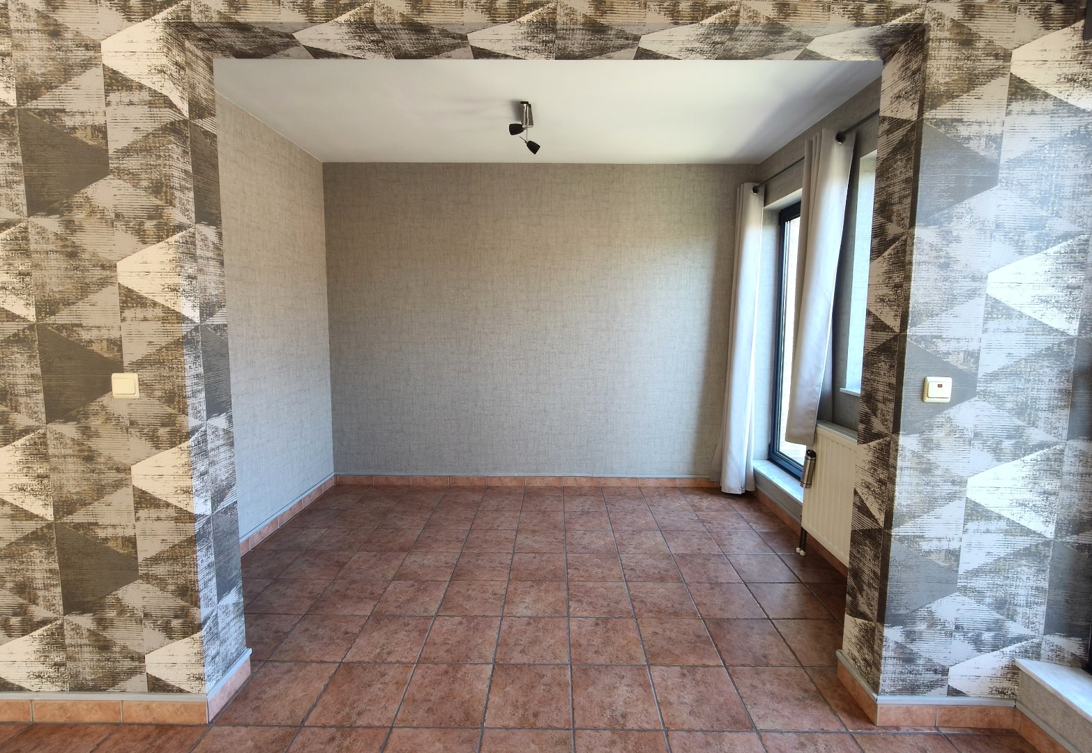 RUIM APPARTEMENT (124M²) MET GARAGE - PRACHTIG GELEGEN 