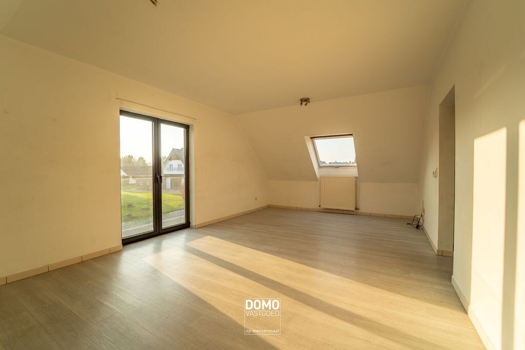 Instapklaar appartement met garage, rustig gelegen. 