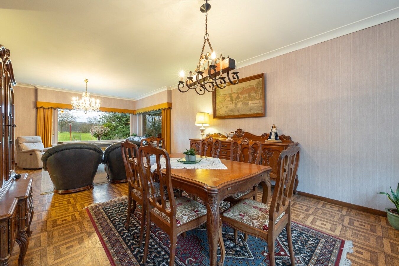 Unieke eigendom op 13.183 m² met te renoveren woning en vergunde stallingen 