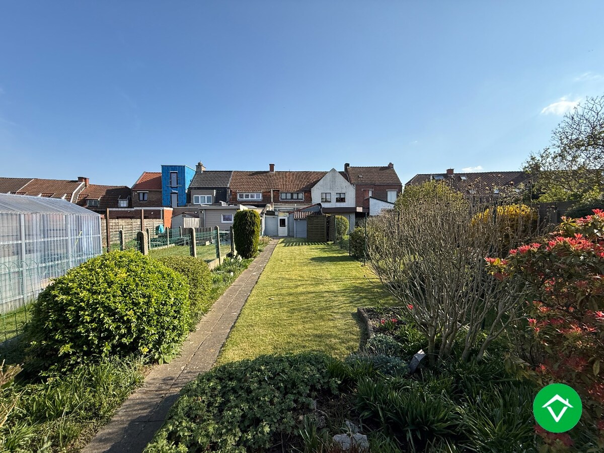 Centraal gelegen woning met 3 slaapkamers en diepe tuin te Roeselare 