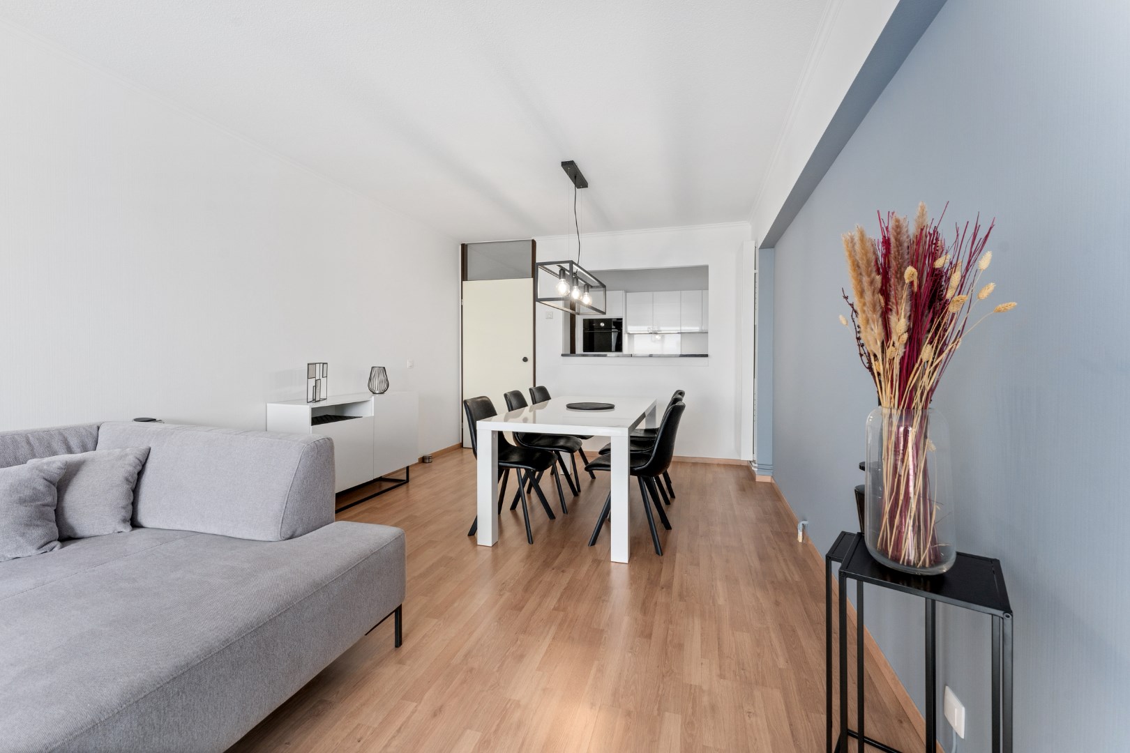 volledig vernieuwd appartement met 2 slaapkamers 